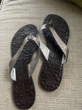 Tory Burch Thora Pewter Snakeskin Flat 
Thong Sandals